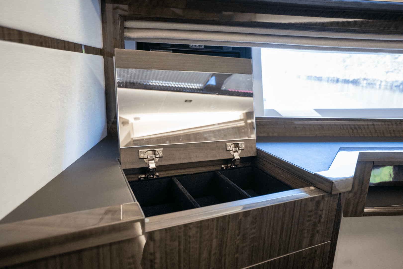 Slide: The Image of Galeon 550 FLY 2022 - 57