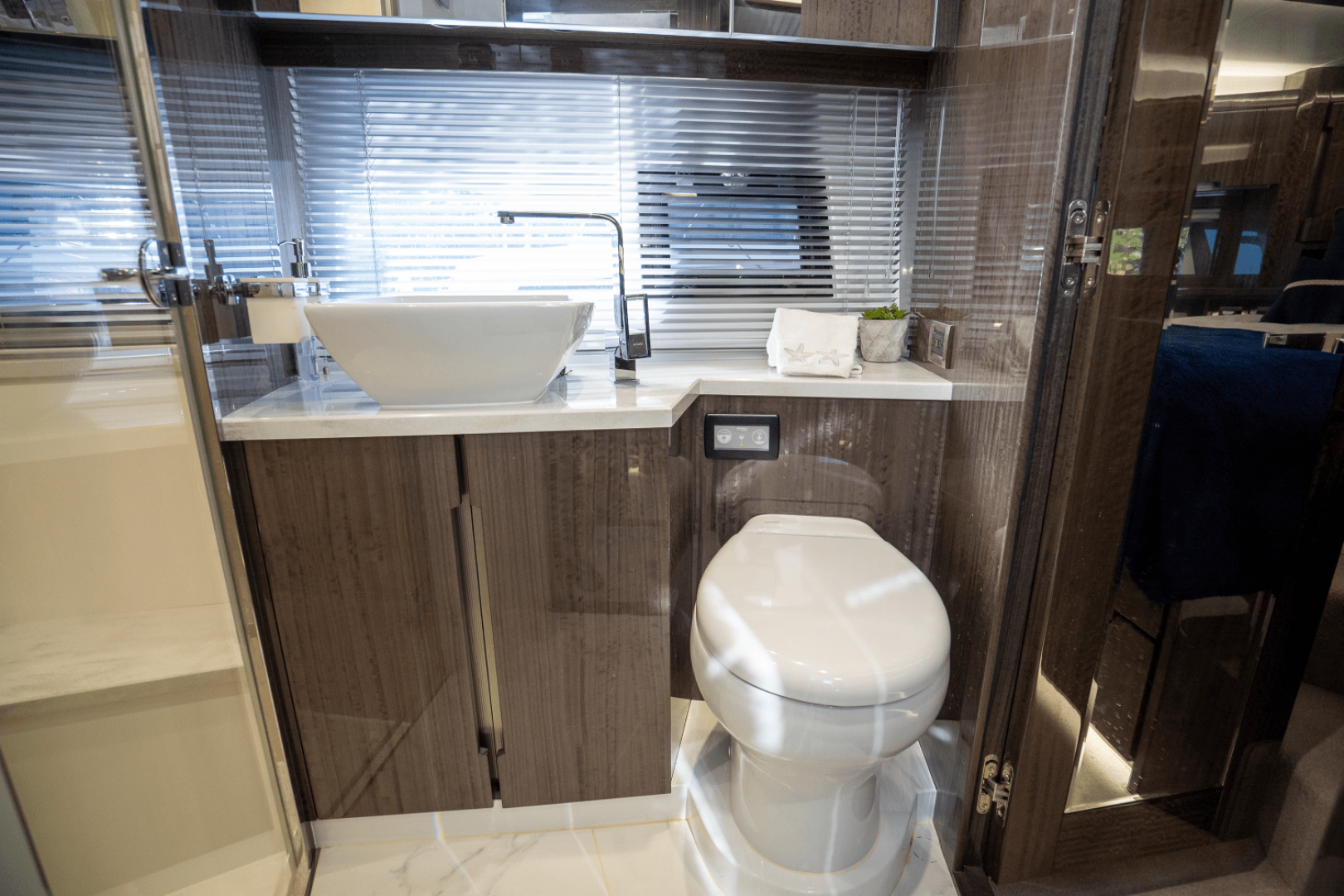 Slide: The Image of Galeon 550 FLY 2022 - 63