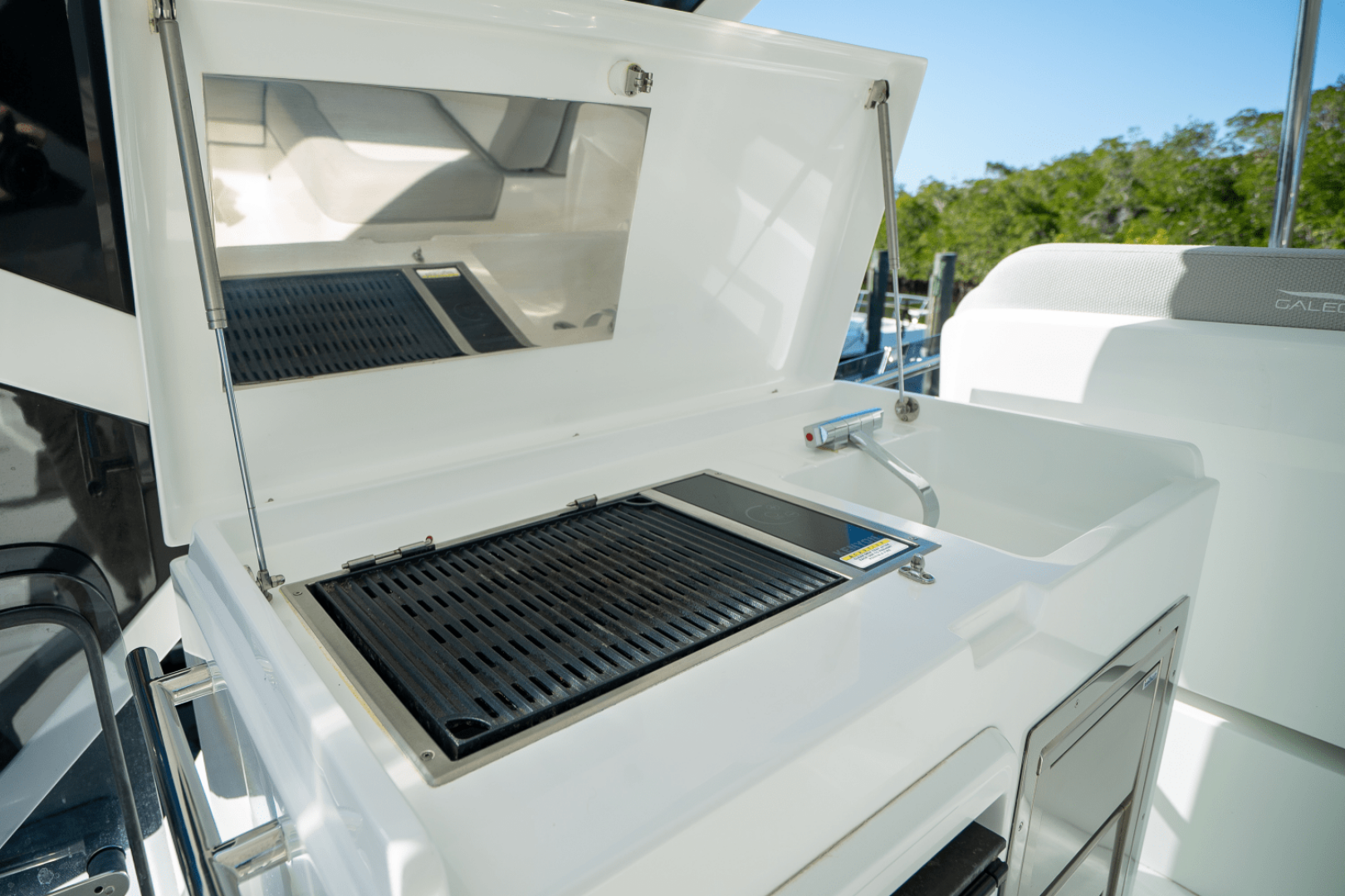 Slide: The Image of Galeon 550 FLY 2022 - 68