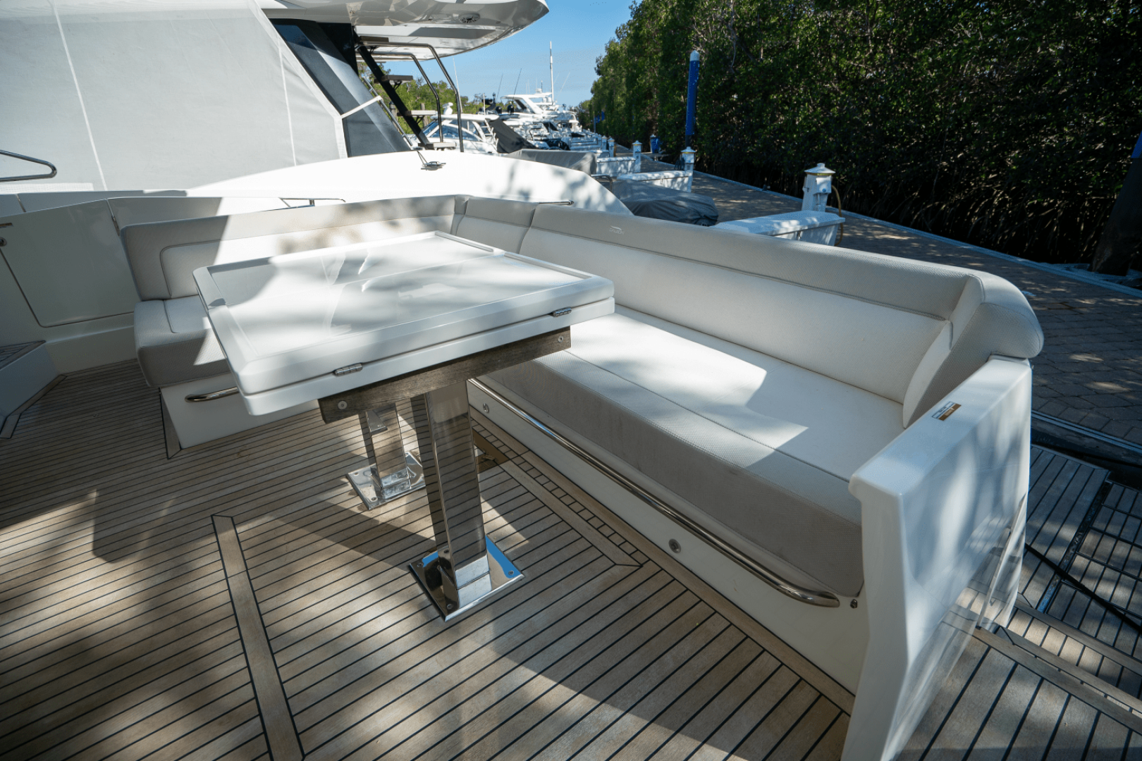 Slide: The Image of Galeon 550 FLY 2022 - 7
