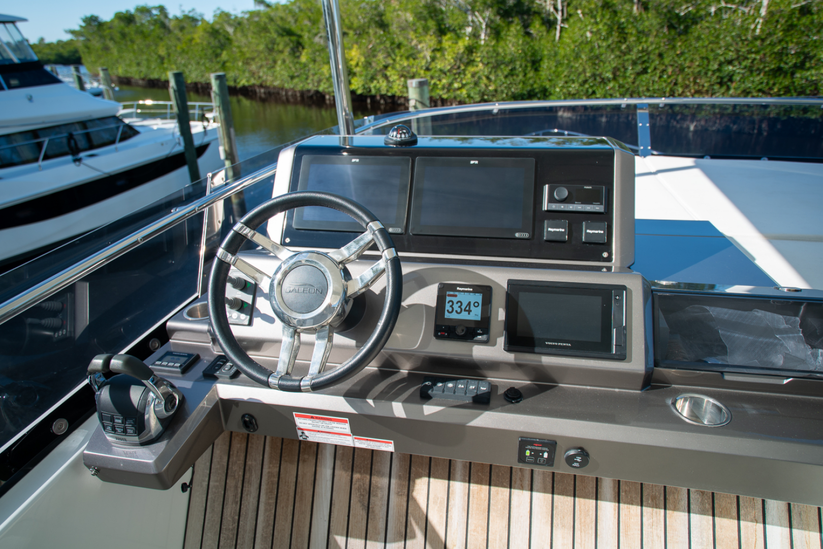 Slide: The Image of Galeon 550 FLY 2022 - 71