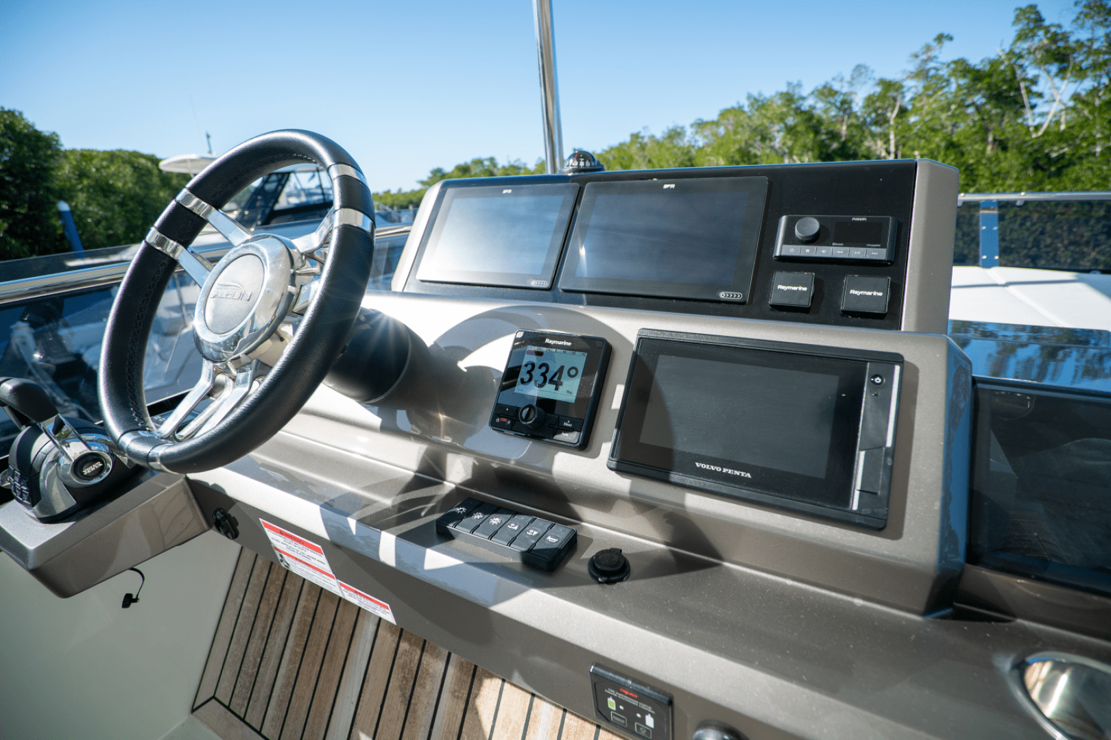 Slide: The Image of Galeon 550 FLY 2022 - 72
