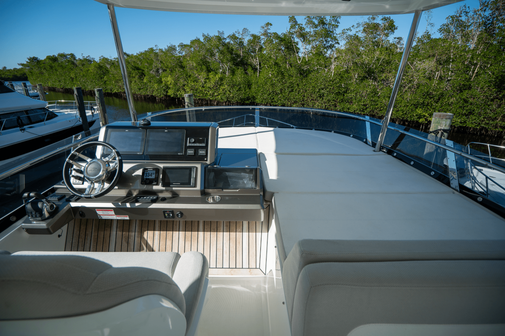 Slide: The Image of Galeon 550 FLY 2022 - 76