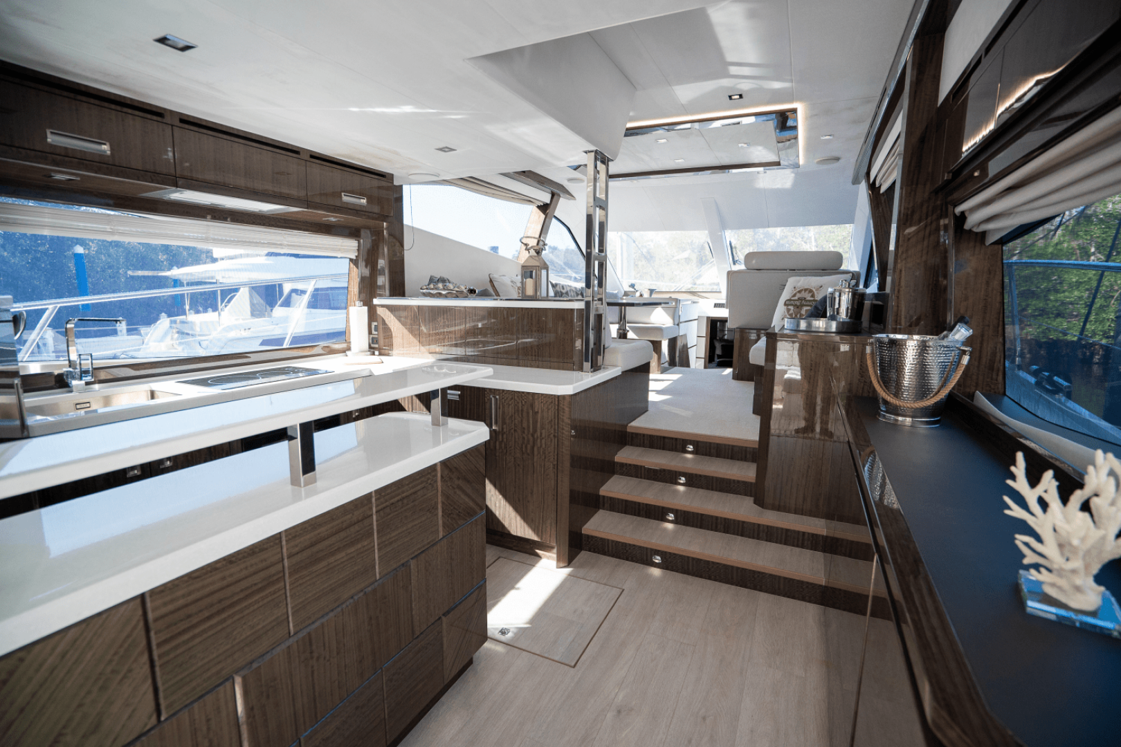 Slide: The Image of Galeon 550 FLY 2022 - 9