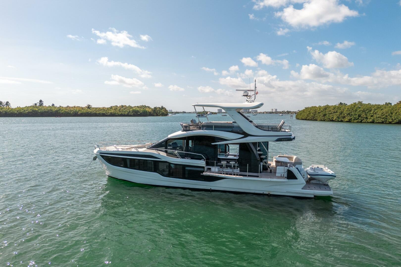 Slide: The Image of Galeon 560 Fly 2024 - 0