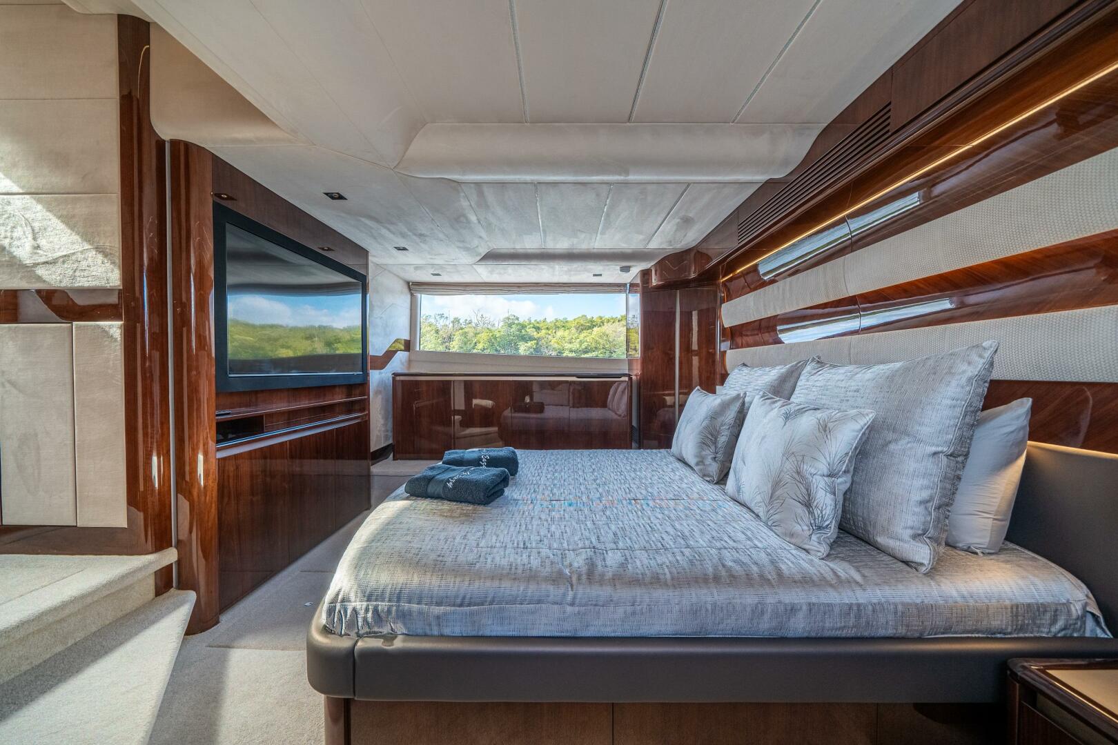Slide: The Image of Galeon 560 Fly 2024 - 32