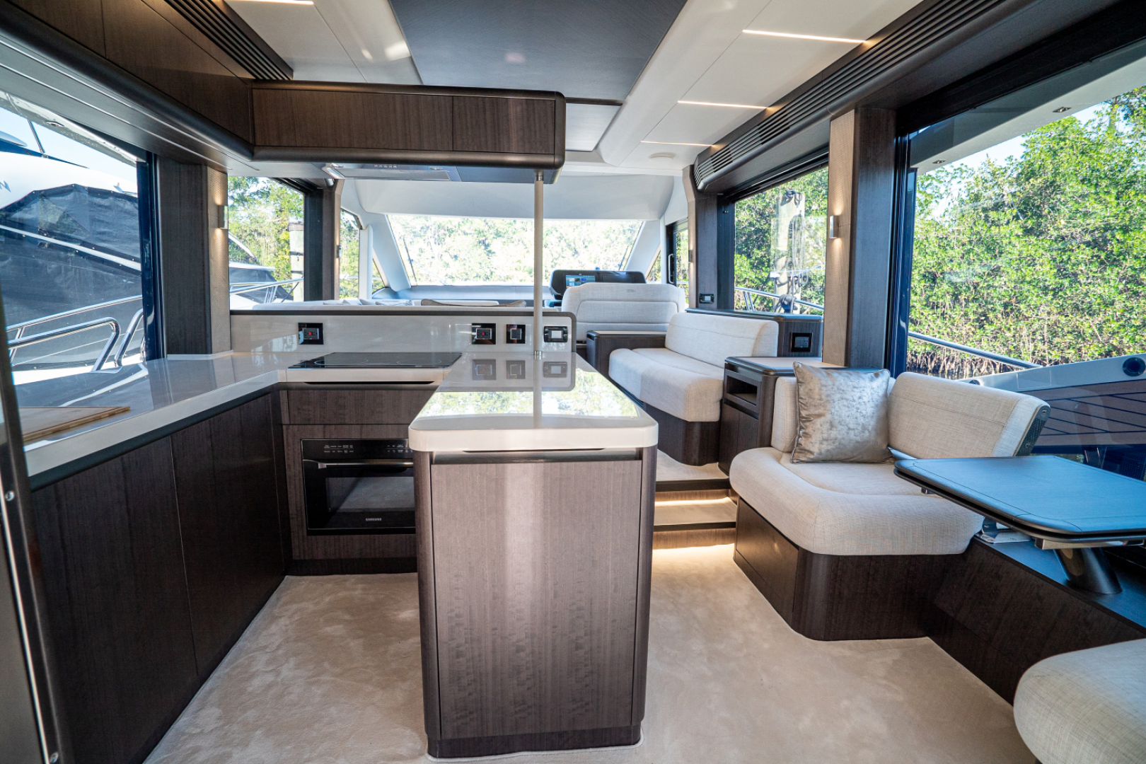 Slide: The Image of Galeon 560 FLY 2025 - 4973046