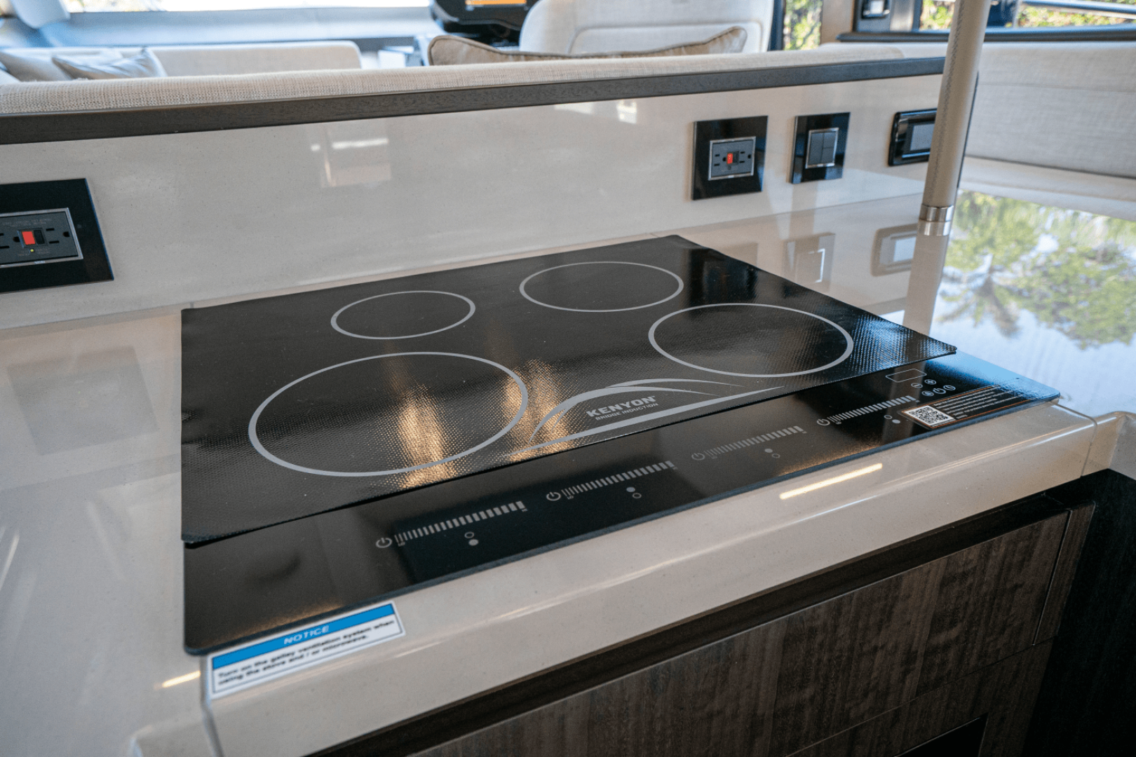 Slide: The Image of Galeon 560 FLY 2025 - 4973050