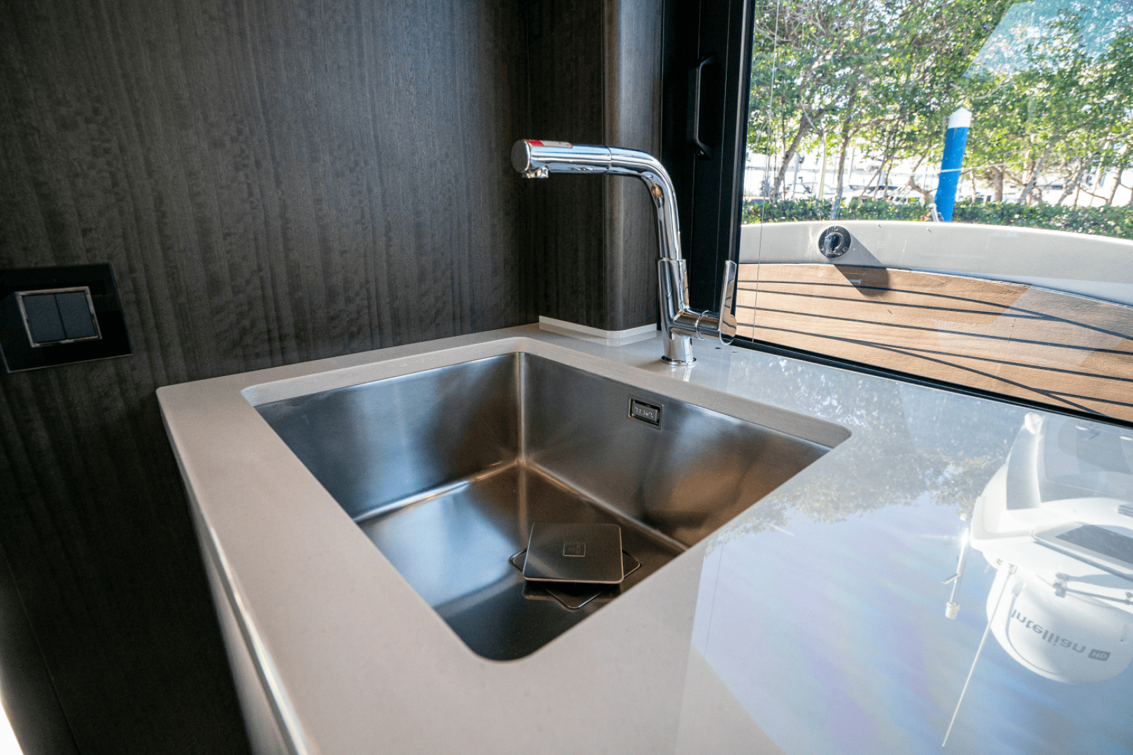 Slide: The Image of Galeon 560 FLY 2025 - 4973052