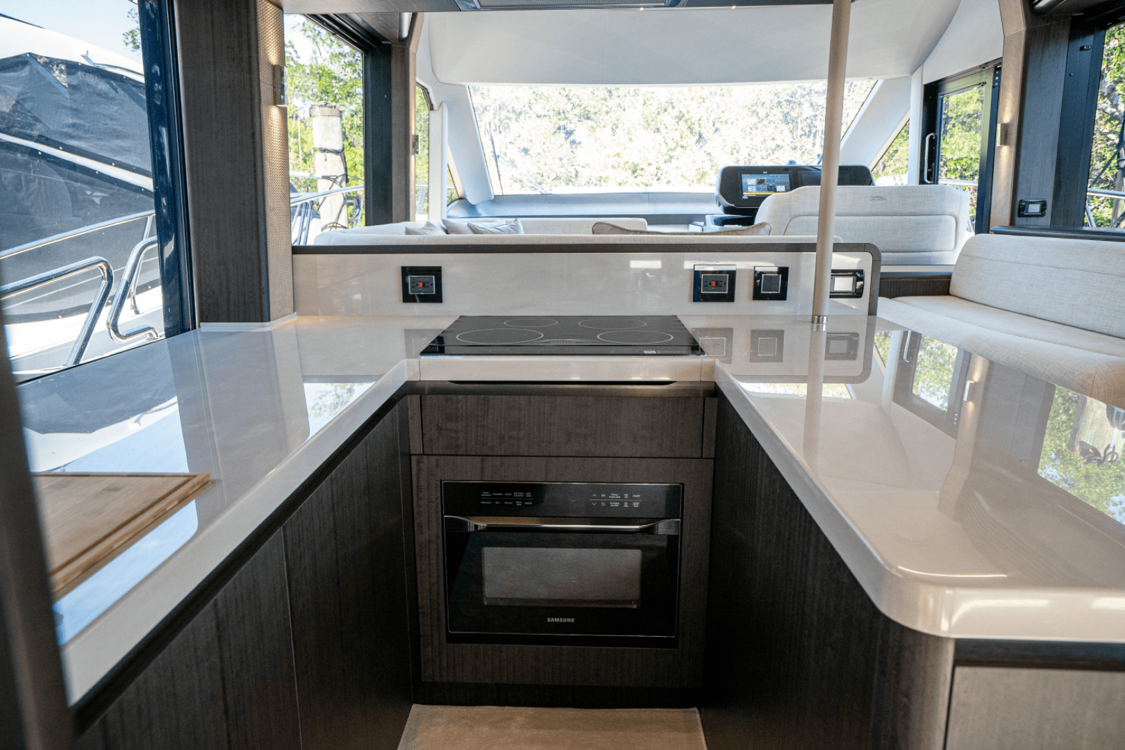 Slide: The Image of Galeon 560 FLY 2025 - 4973053