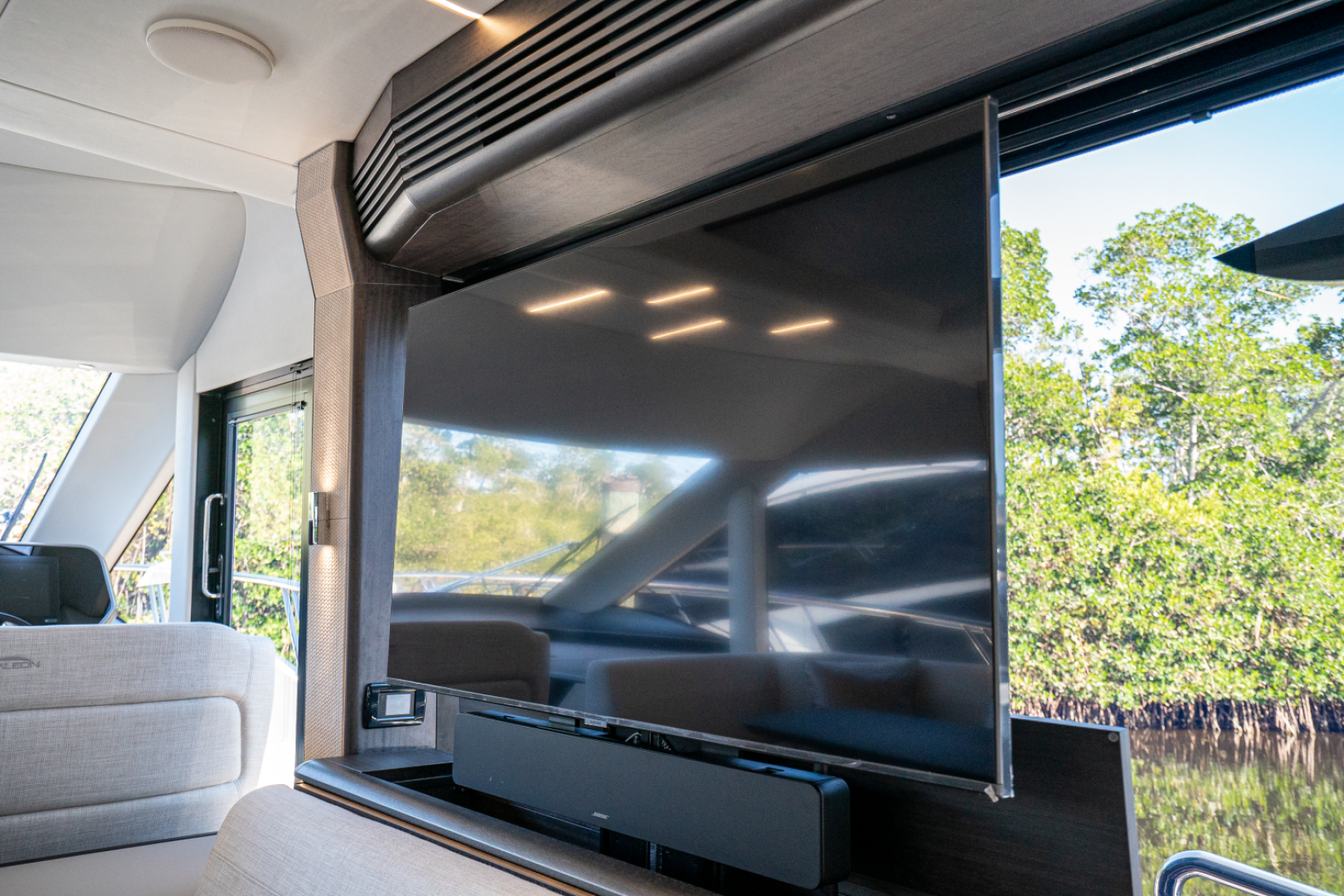Slide: The Image of Galeon 560 FLY 2025 - 4973055