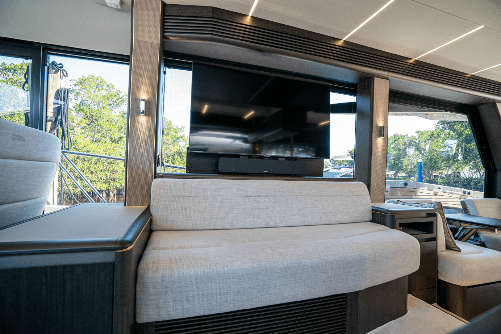 Slide: The Image of Galeon 560 FLY 2025 - 4973058