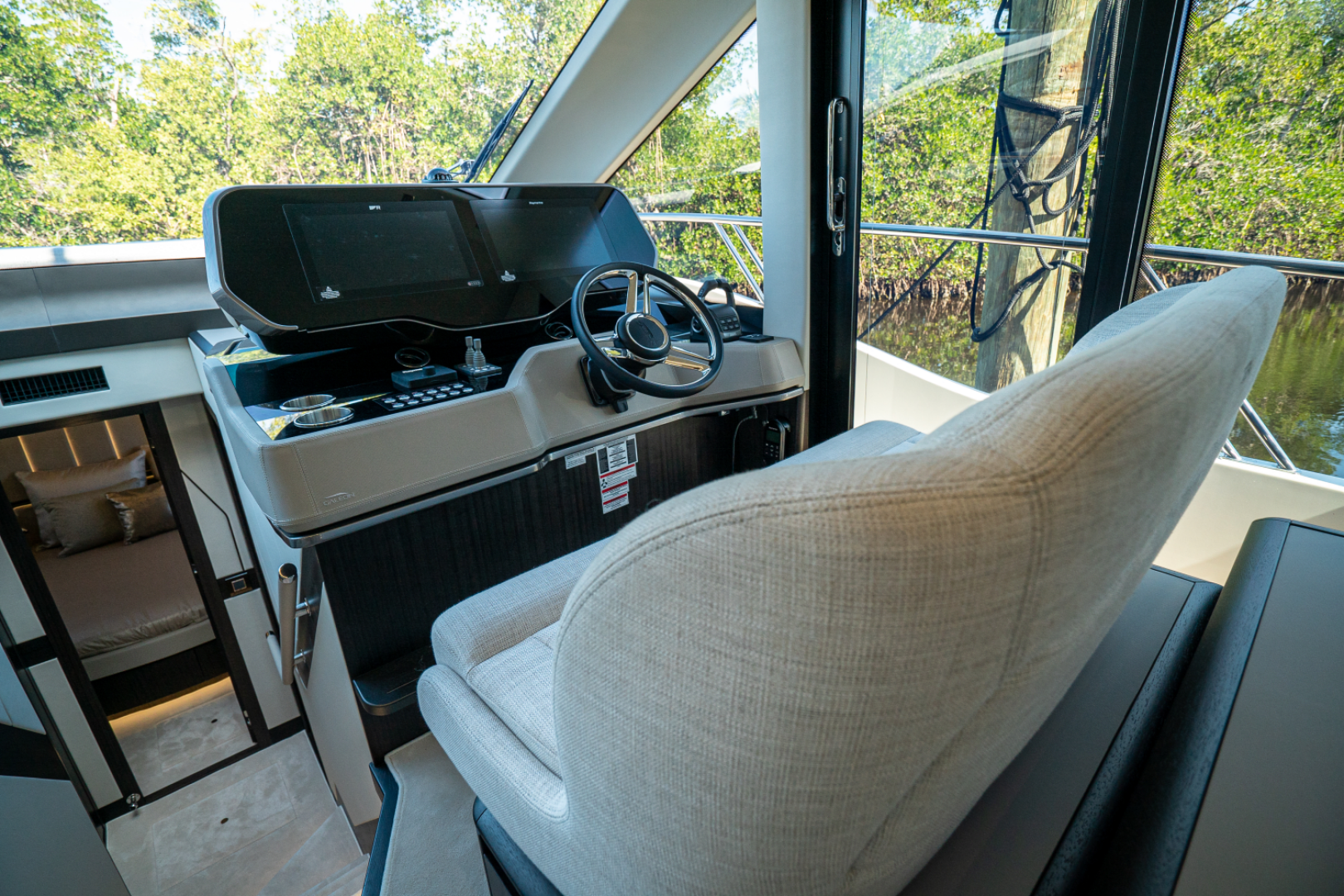 Slide: The Image of Galeon 560 FLY 2025 - 4973061