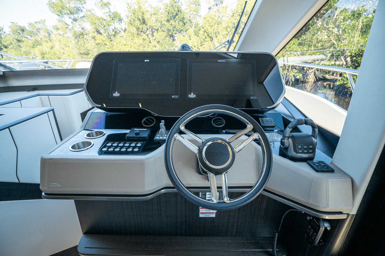 Slide: The Image of Galeon 560 FLY 2025 - 4973062