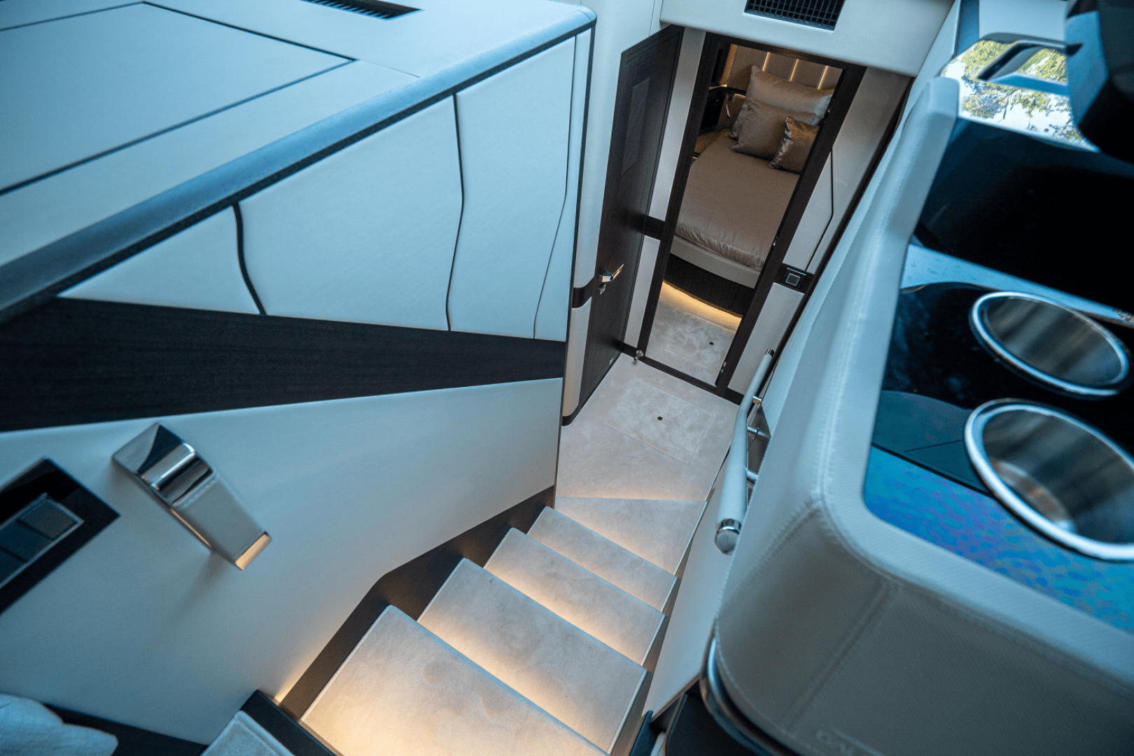 Slide: The Image of Galeon 560 FLY 2025 - 4973067