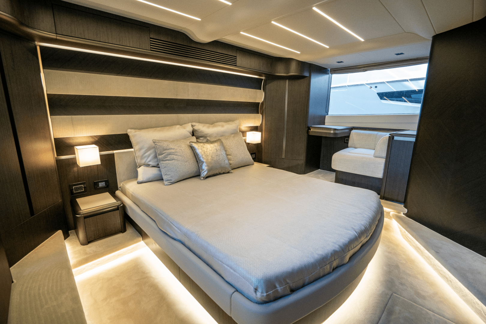 Slide: The Image of Galeon 560 FLY 2025 - 4973070