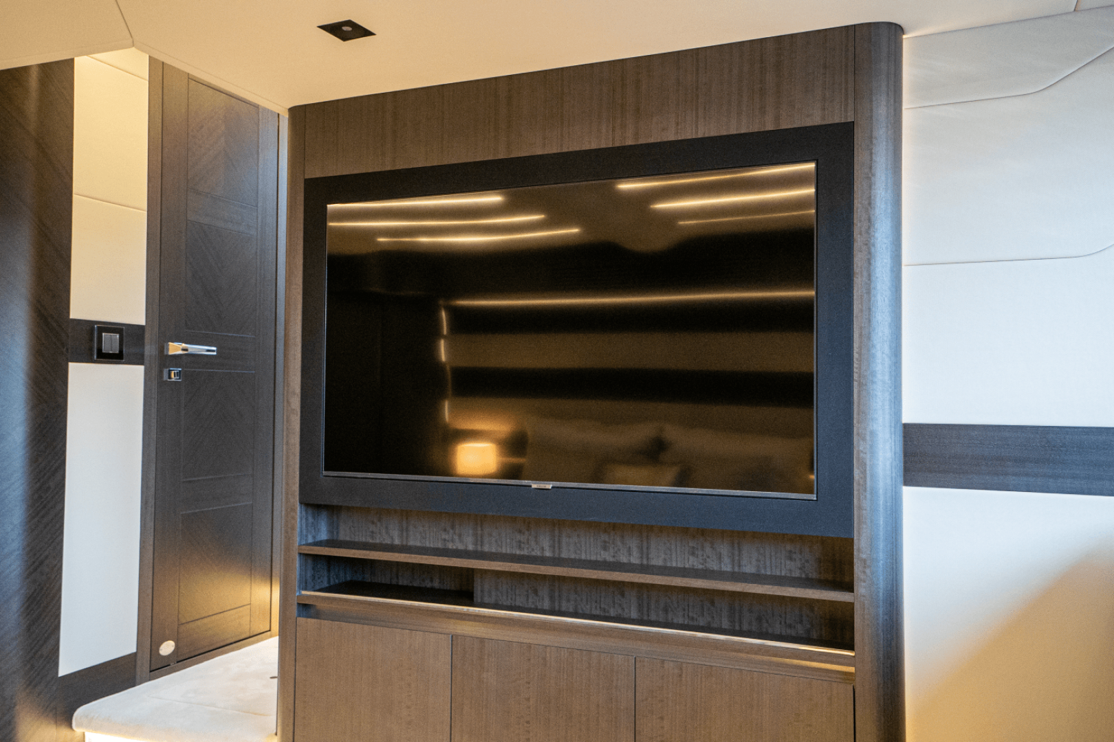 Slide: The Image of Galeon 560 FLY 2025 - 4973074