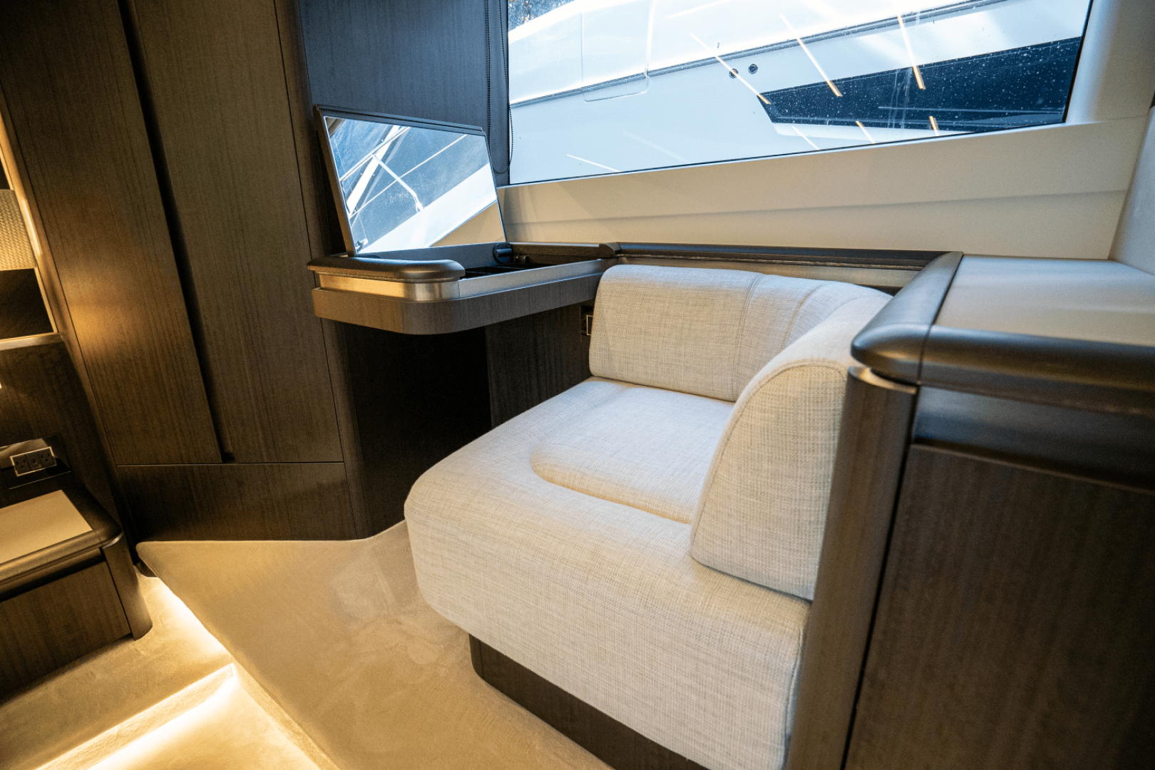 Slide: The Image of Galeon 560 FLY 2025 - 4973075