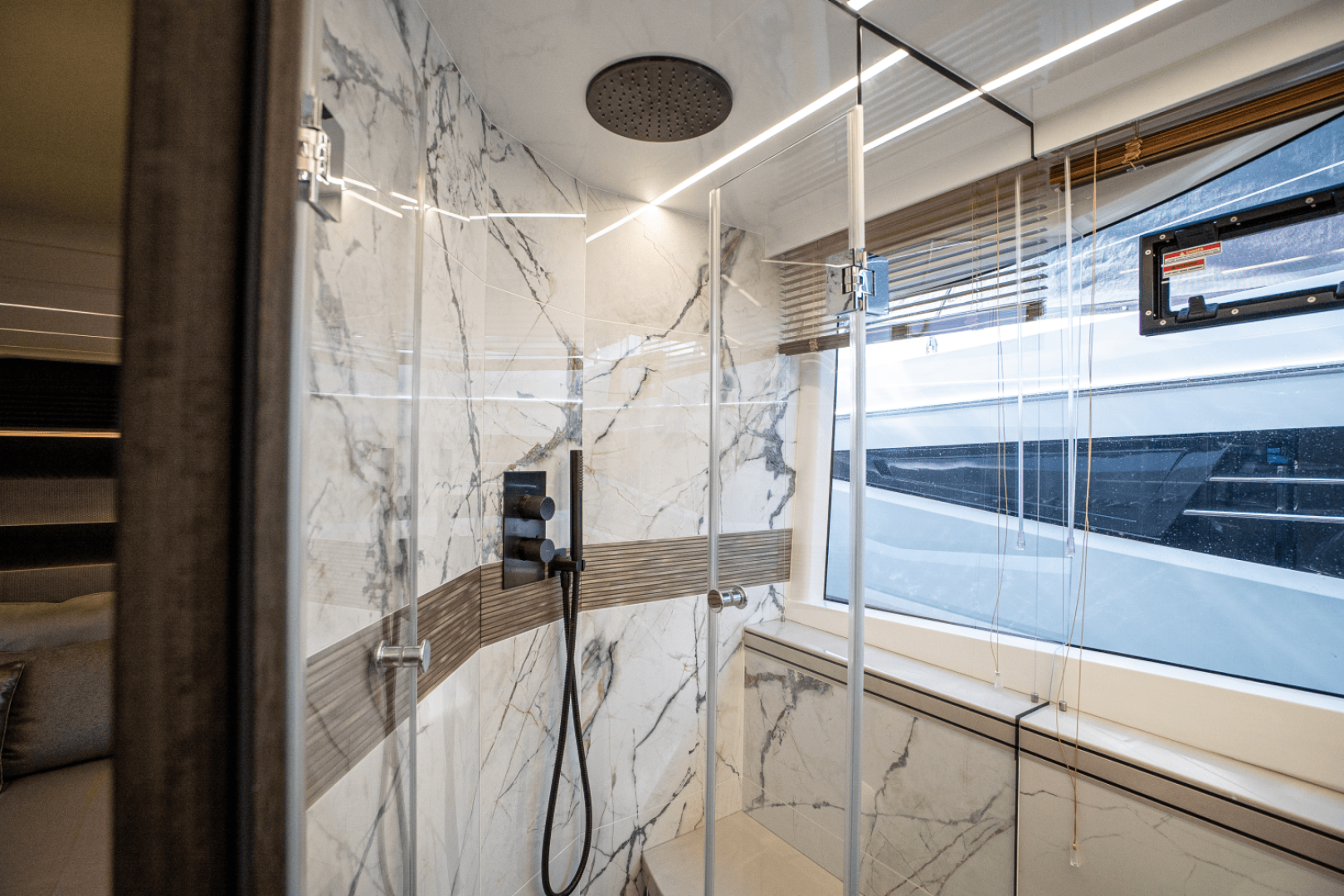 Slide: The Image of Galeon 560 FLY 2025 - 4973078