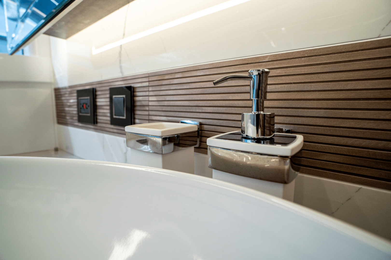 Slide: The Image of Galeon 560 FLY 2025 - 4973082