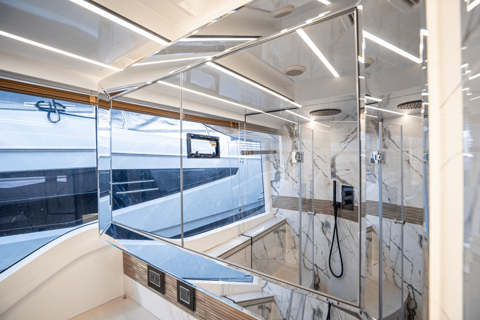 Slide: The Image of Galeon 560 FLY 2025 - 4973083