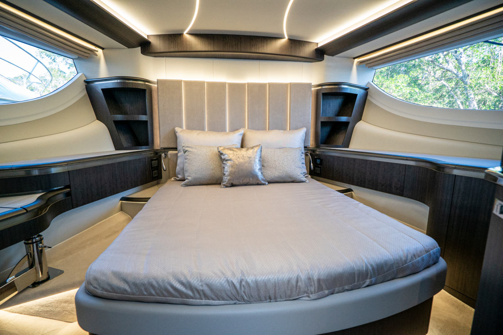 Slide: The Image of Galeon 560 FLY 2025 - 4973084