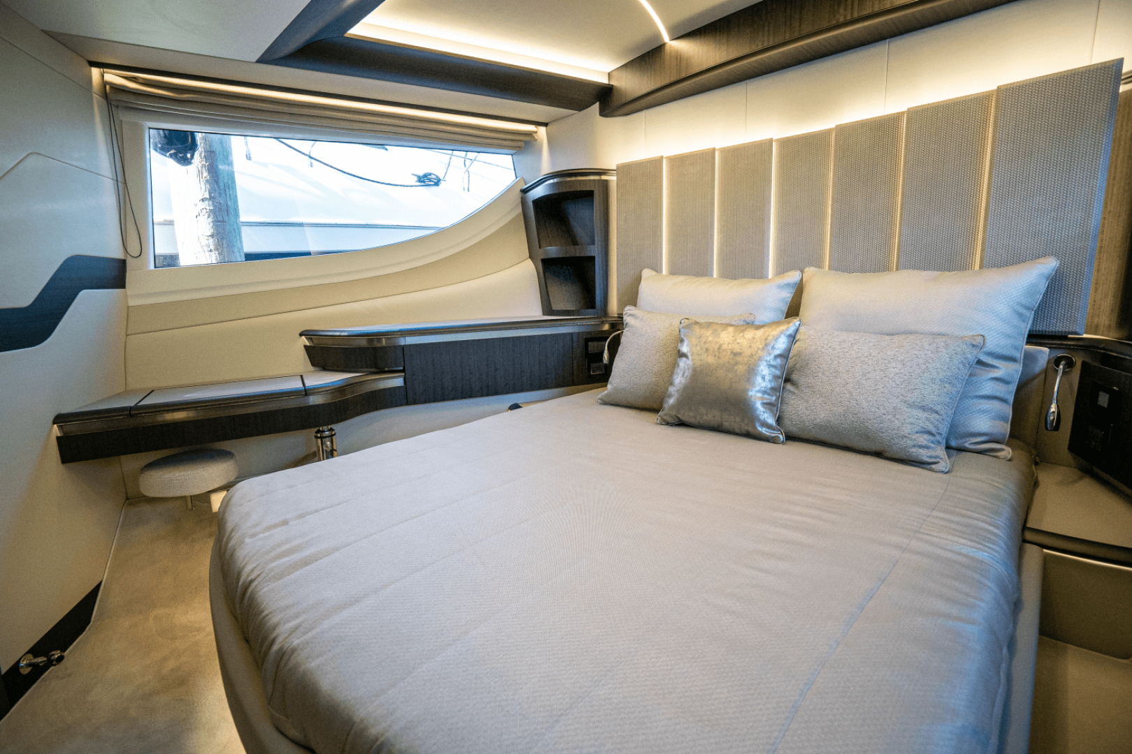Slide: The Image of Galeon 560 FLY 2025 - 4973086