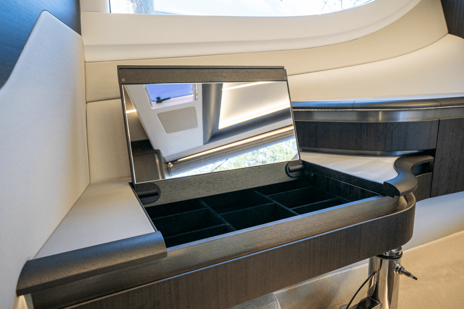 Slide: The Image of Galeon 560 FLY 2025 - 4973087