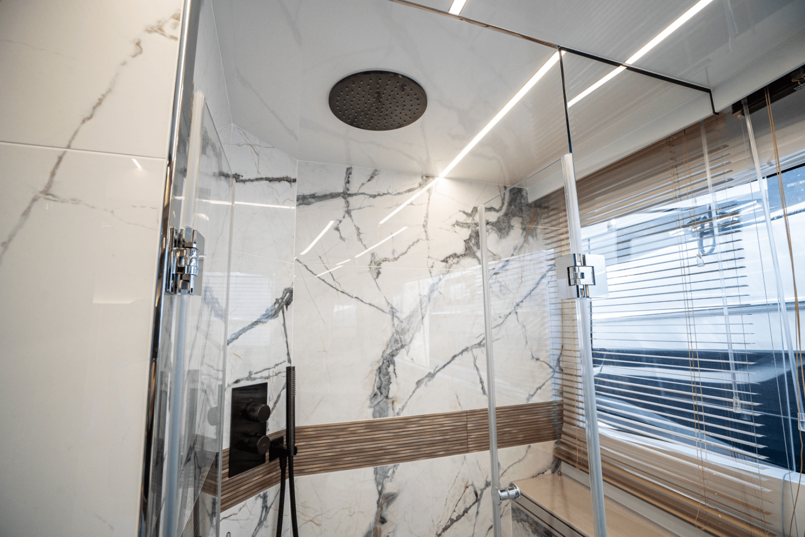 Slide: The Image of Galeon 560 FLY 2025 - 4973095