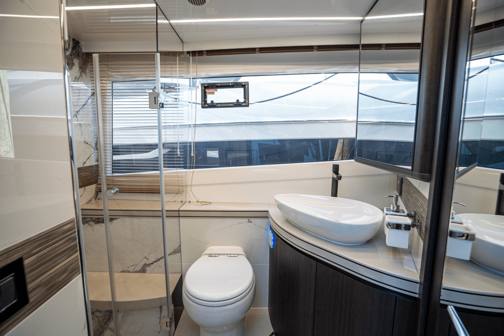 Slide: The Image of Galeon 560 FLY 2025 - 4973098