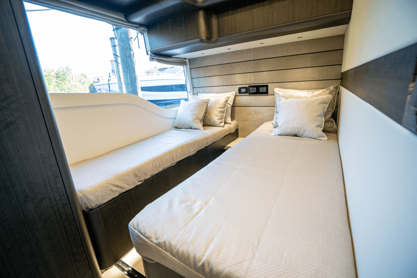 Slide: The Image of Galeon 560 FLY 2025 - 4973099