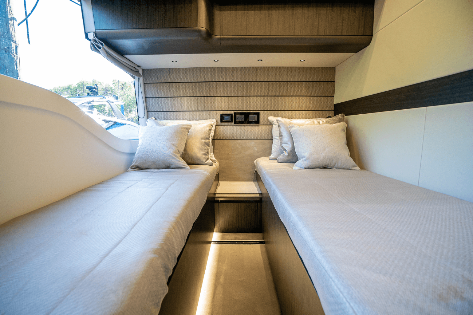 Slide: The Image of Galeon 560 FLY 2025 - 4973100