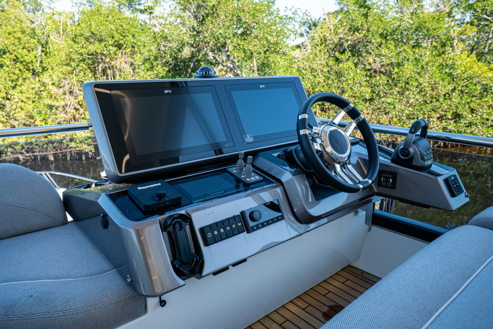 Slide: The Image of Galeon 560 FLY 2025 - 4973112