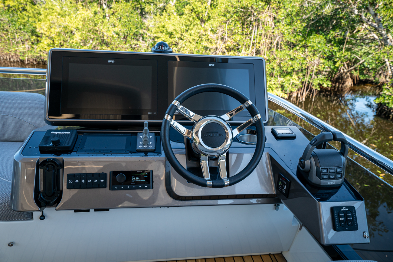 Slide: The Image of Galeon 560 FLY 2025 - 4973115