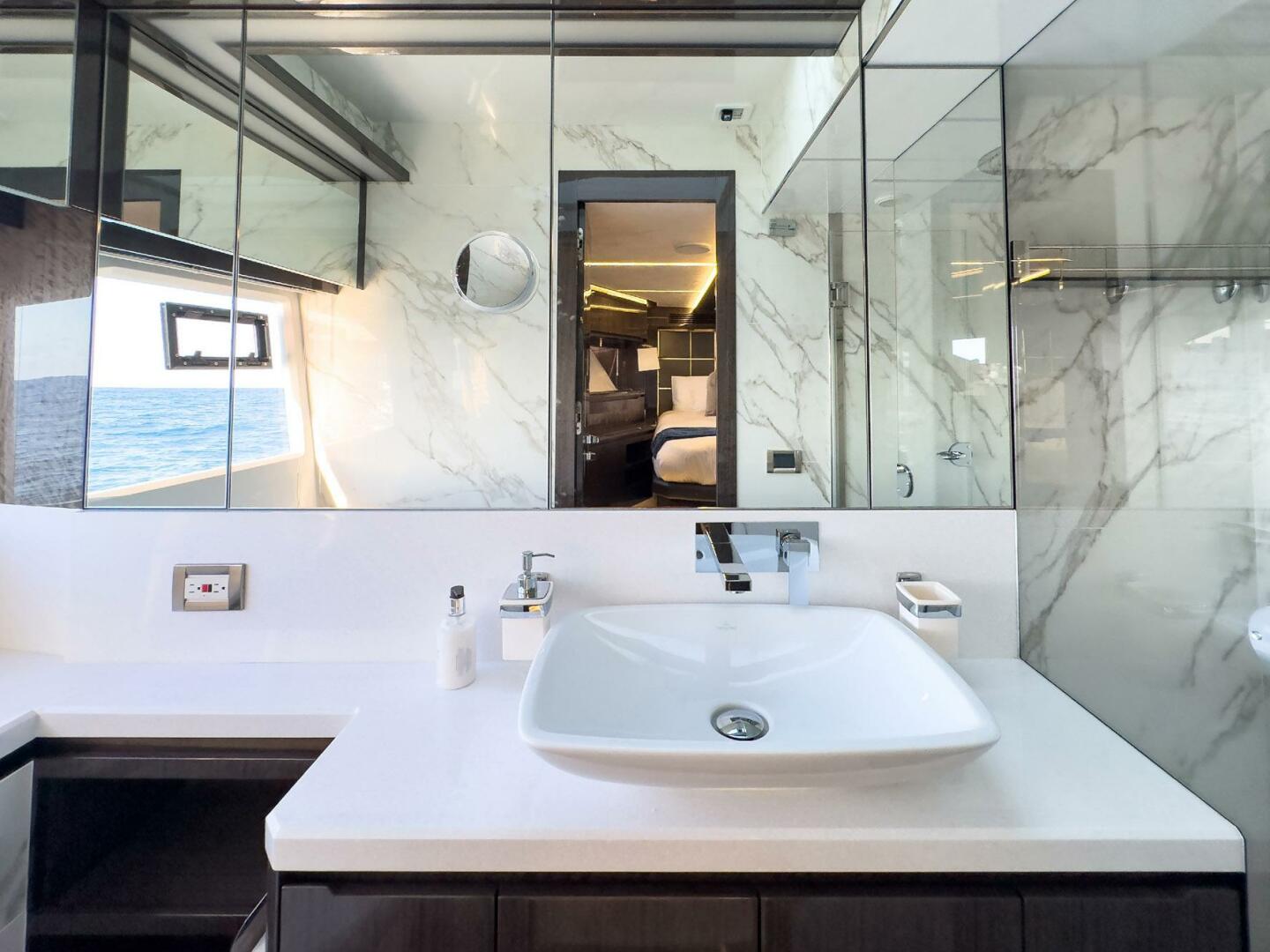Slide: The Image of Galeon 640 Fly 2022 - 4869128