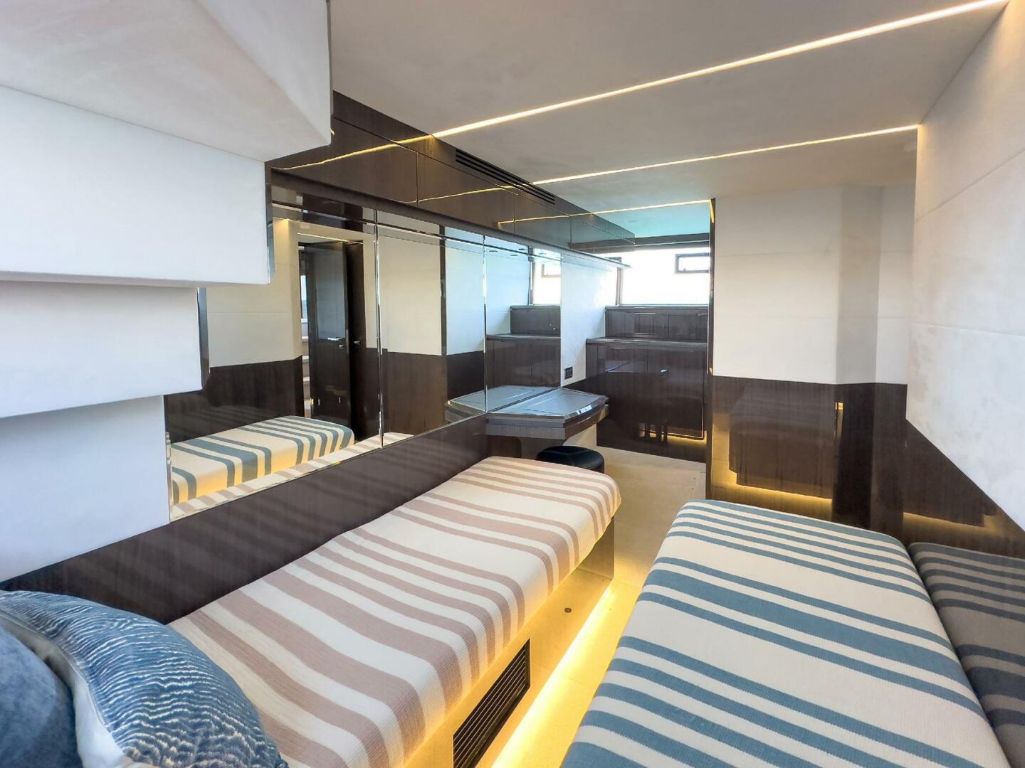 Slide: The Image of Galeon 640 Fly 2022 - 4869138