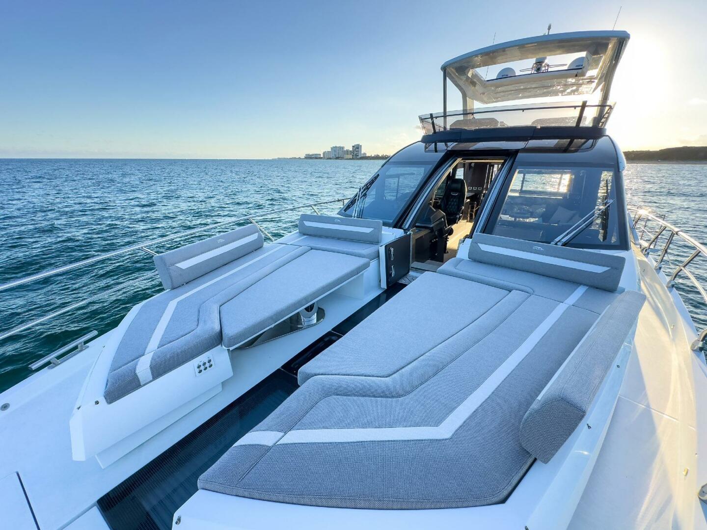 Slide: The Image of Galeon 640 Fly 2022 - 4869144