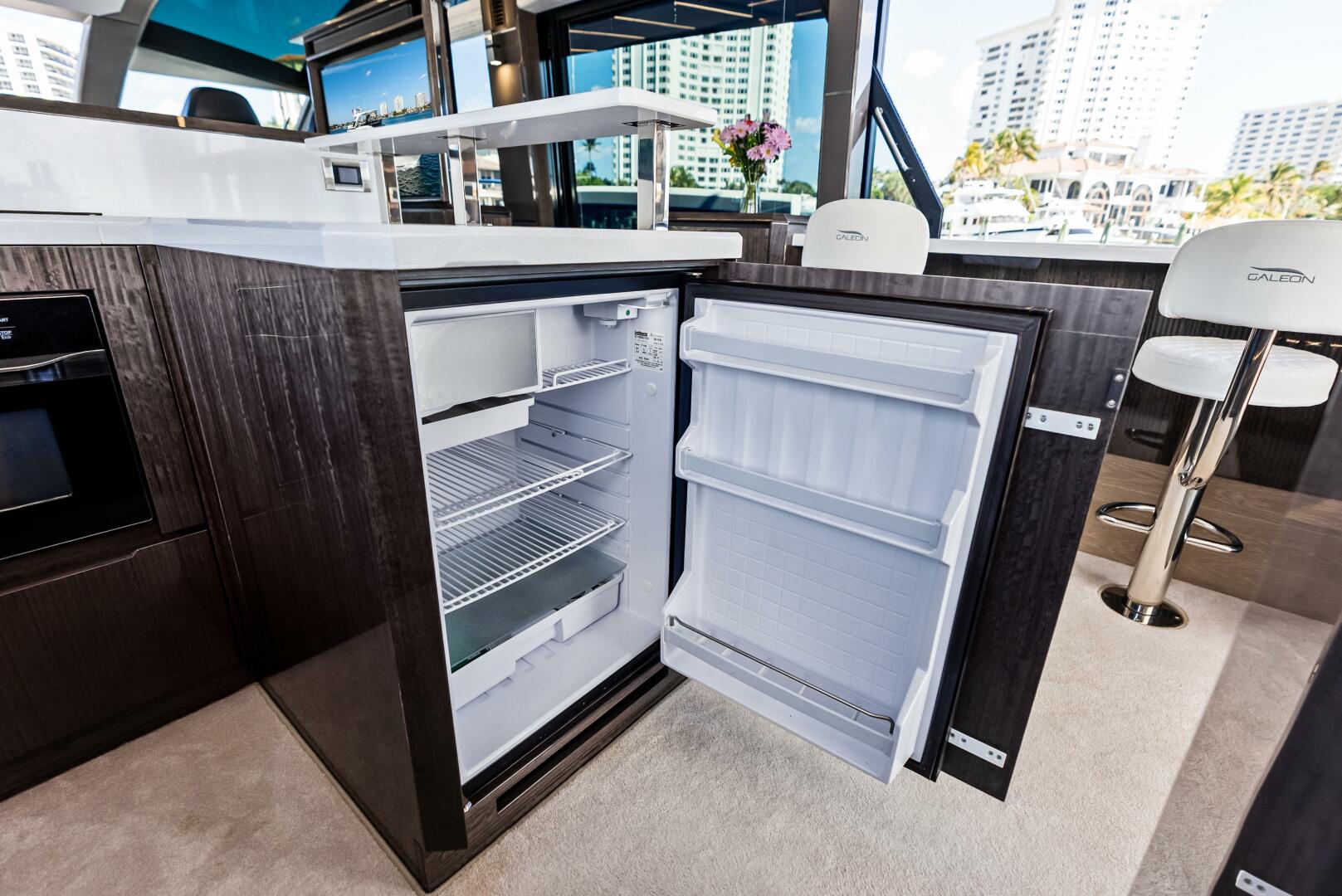 Slide: The Image of 2023 Galeon 640 Flybridge- FOOD FIGHTER- Galley - 5168546