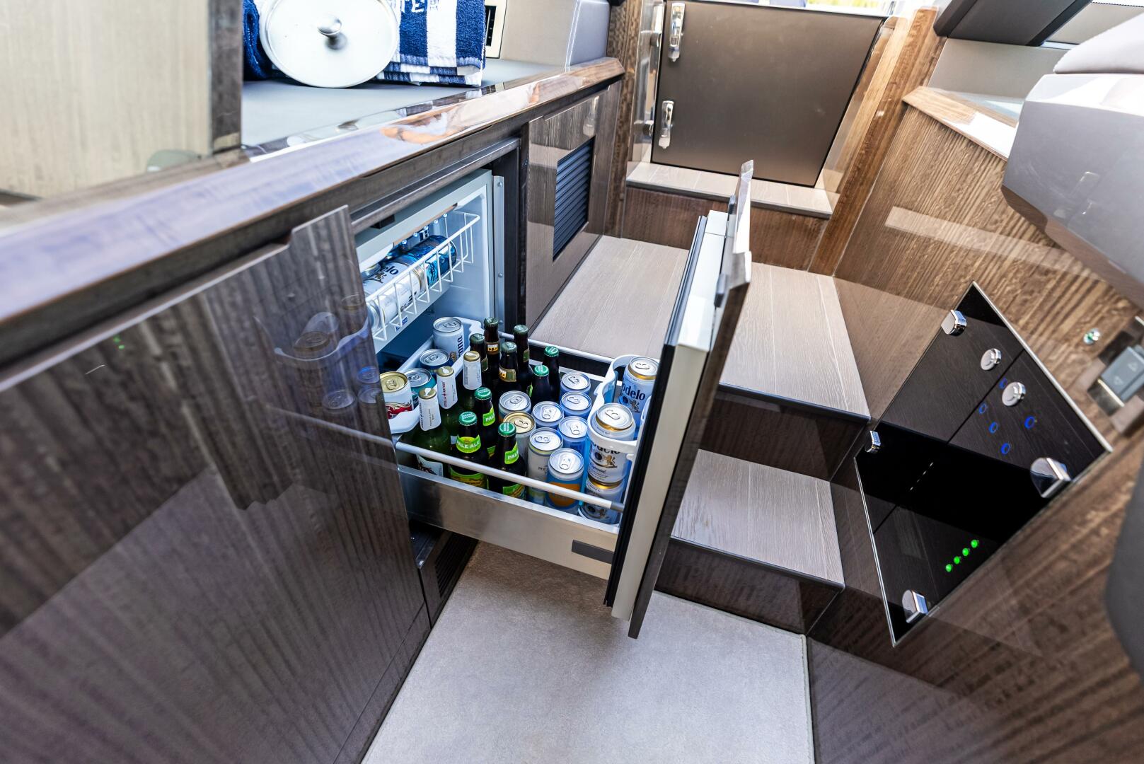 Slide: The Image of 2023 Galeon 640 Flybridge- FOOD FIGHTER- Salon - 5168561