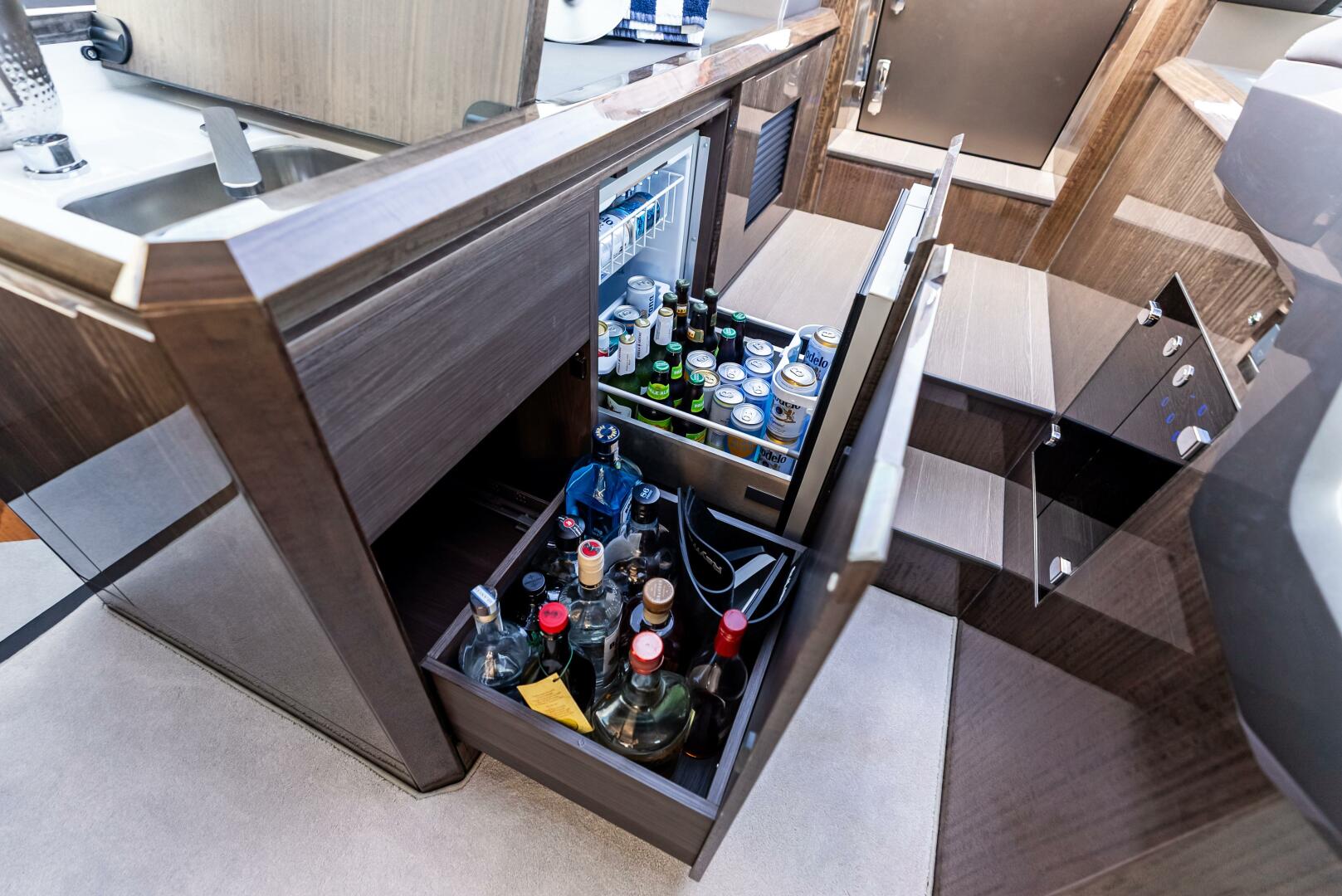 Slide: The Image of 2023 Galeon 640 Flybridge- FOOD FIGHTER- Salon - 5168563