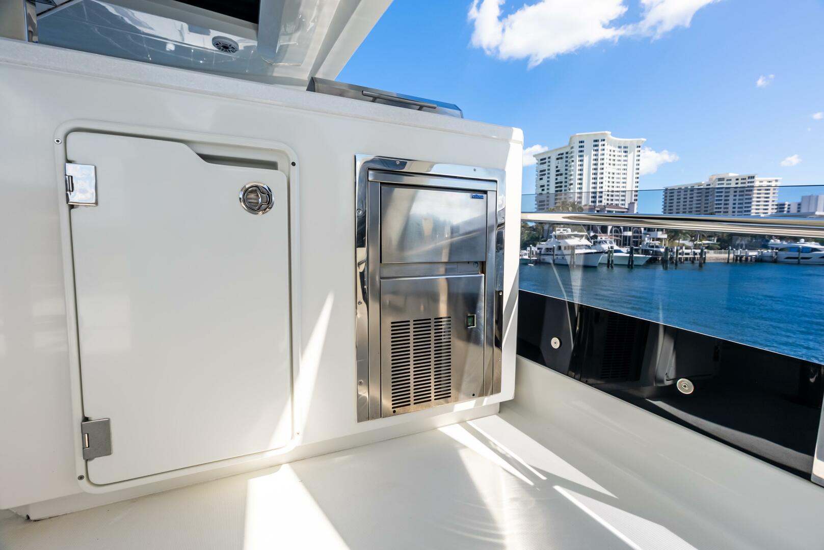 Slide: The Image of 2023 Galeon 640 Flybridge- FOOD FIGHTER- Flybridge - 5168520