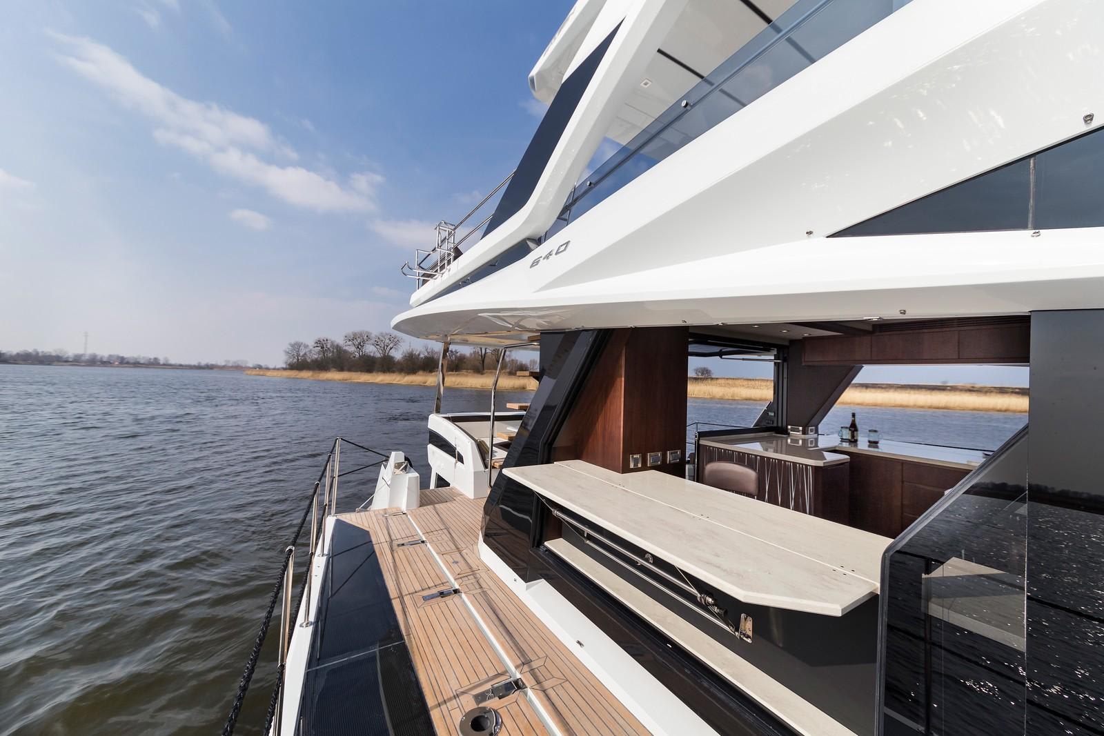 Slide: The Image of Galeon 640 FLY 2024 - 18