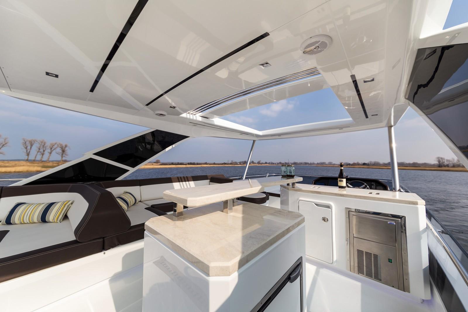 Slide: The Image of Galeon 640 FLY 2024 - 26