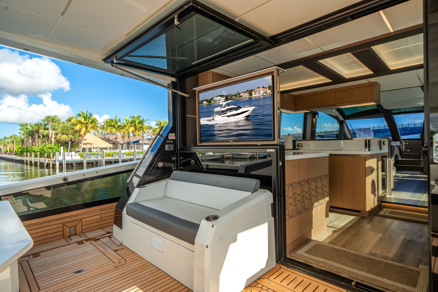 Slide: The Image of Galeon 640 FLY BRIDGE 2021 - 12