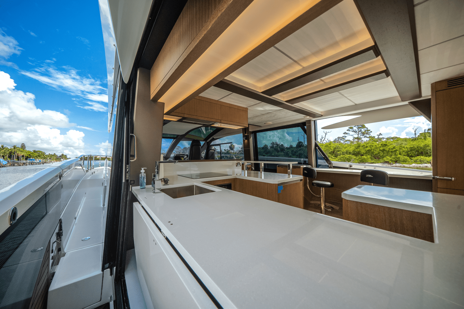 Slide: The Image of Galeon 640 FLY BRIDGE 2021 - 13