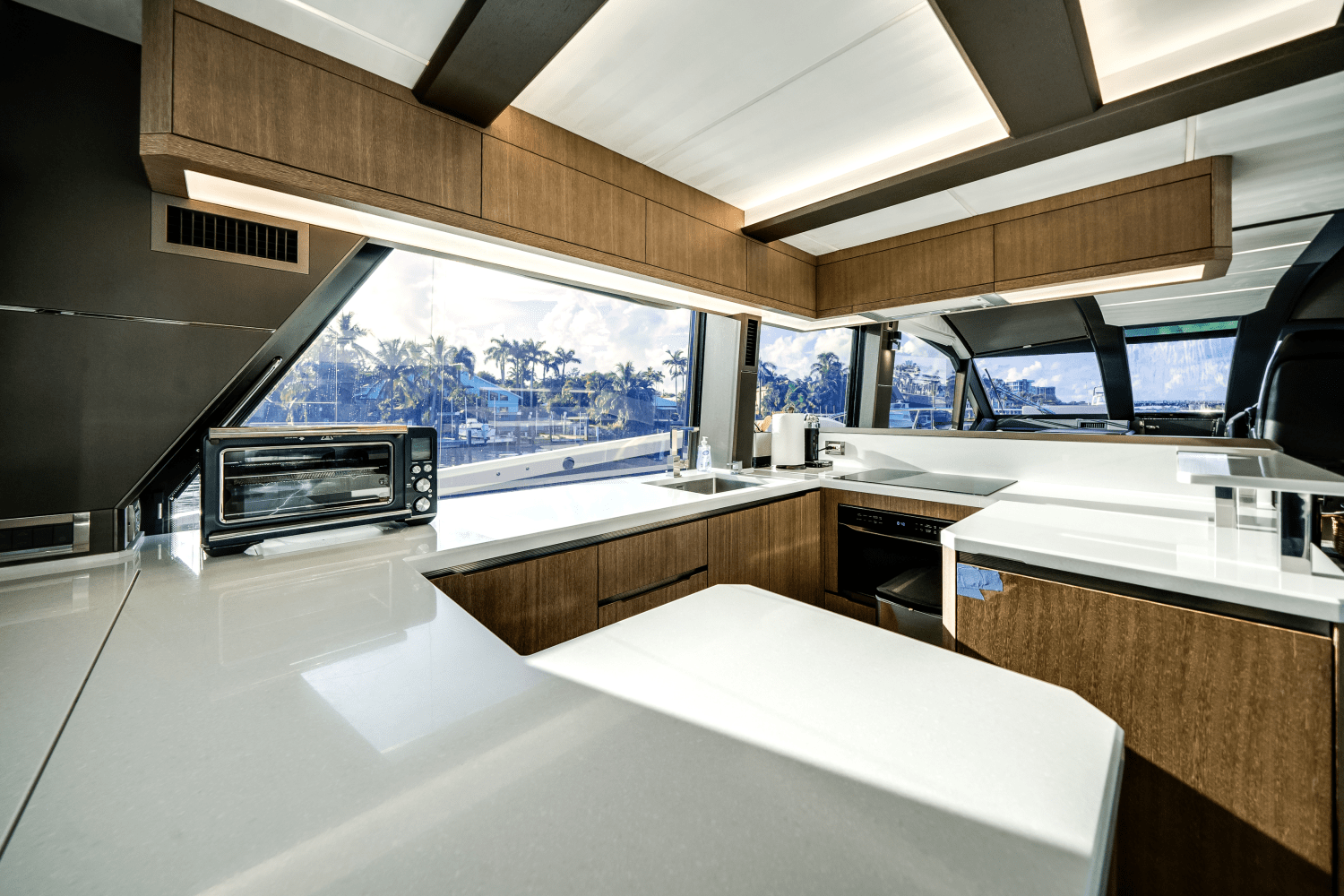 Slide: The Image of Galeon 640 FLY BRIDGE 2021 - 21