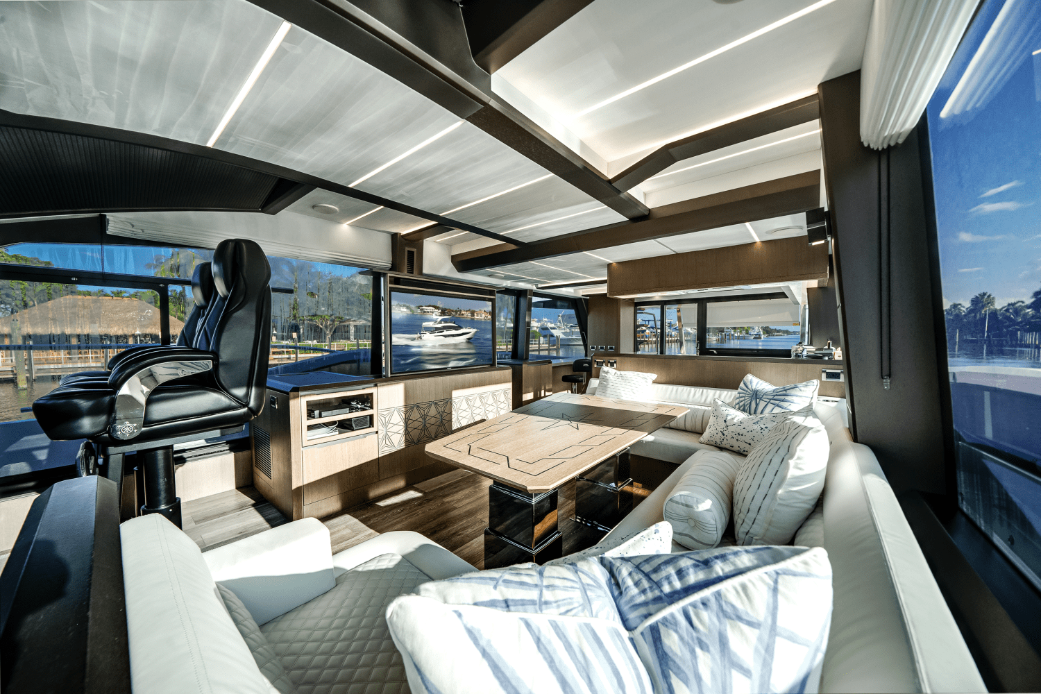 Slide: The Image of Galeon 640 FLY BRIDGE 2021 - 24