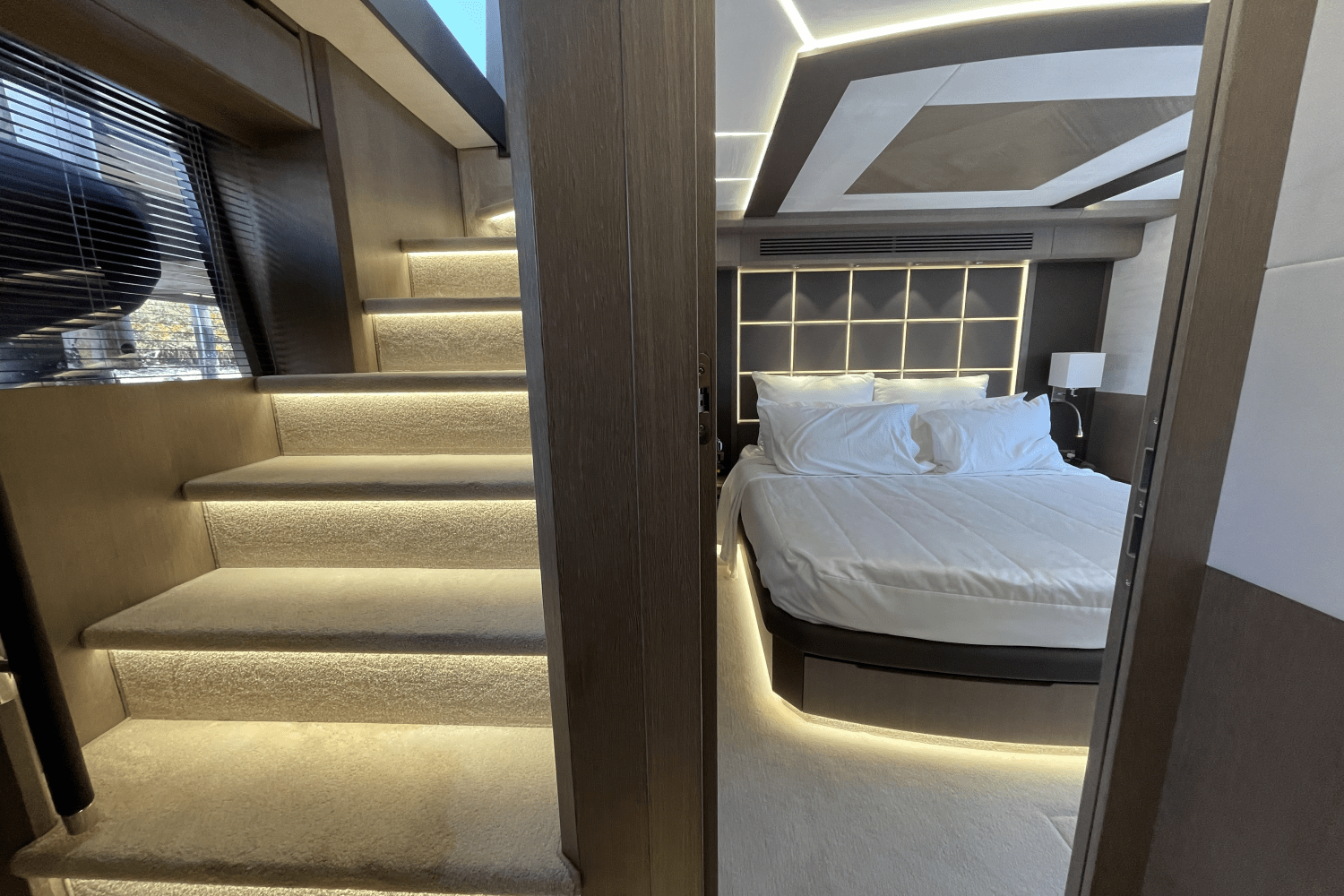 Slide: The Image of Galeon 640 FLY BRIDGE 2021 - 41