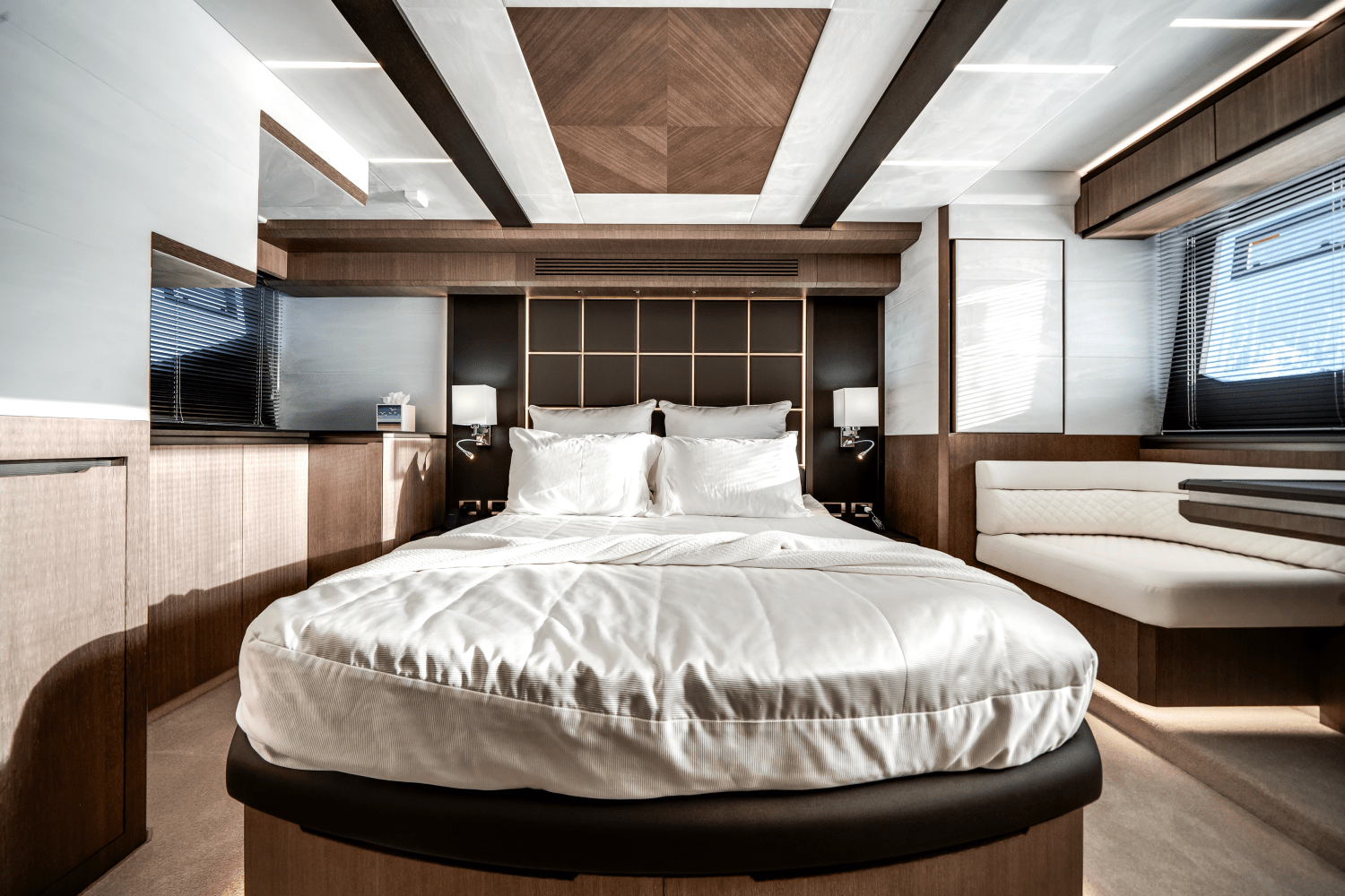 Slide: The Image of Galeon 640 FLY BRIDGE 2021 - 43