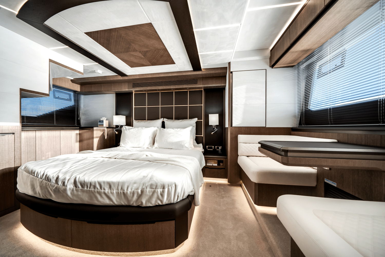 Slide: The Image of Galeon 640 FLY BRIDGE 2021 - 44